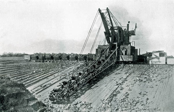 Multi-bucket excavator 1913