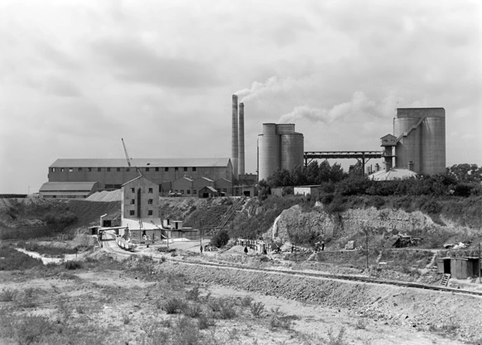 Alpha Cliffe cement plant 1938